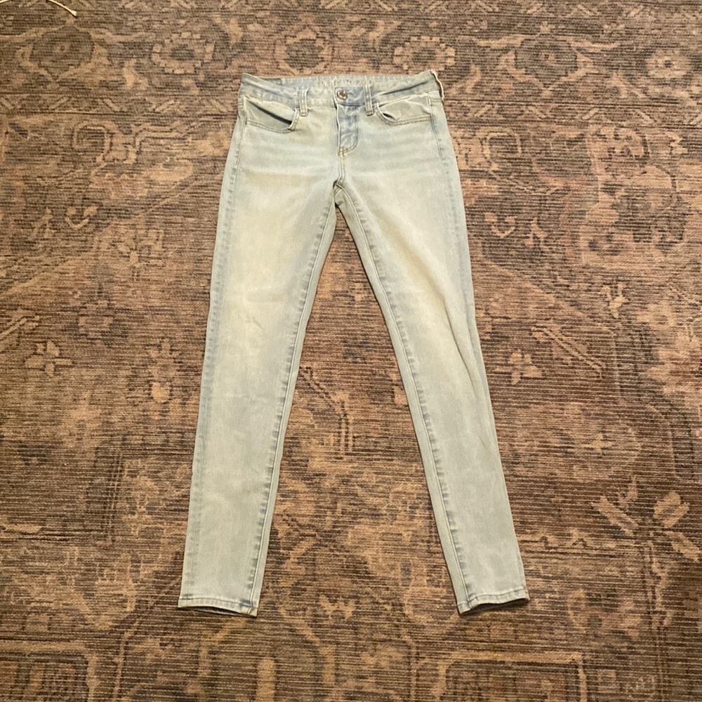 American Eagle light wash skinny jeans